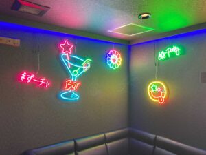 BAR内装 LEDネオンサイン製作 | 大阪で看板作るならラグレス