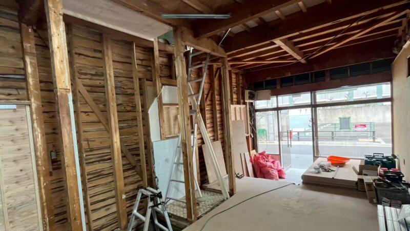 看板屋　新営業所リフォームもうすぐ完成！！