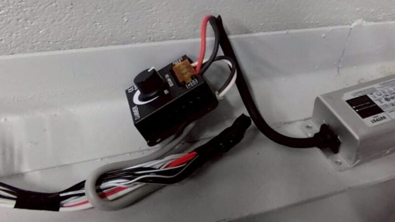 【看板屋の視点】LED電飾看板に「調光機」は必要か？