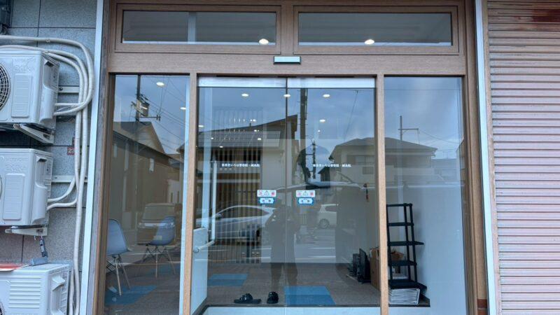 「こんなところにもダイノックシートは貼れるの？」仕上がりの裏にある看板職人の技術力